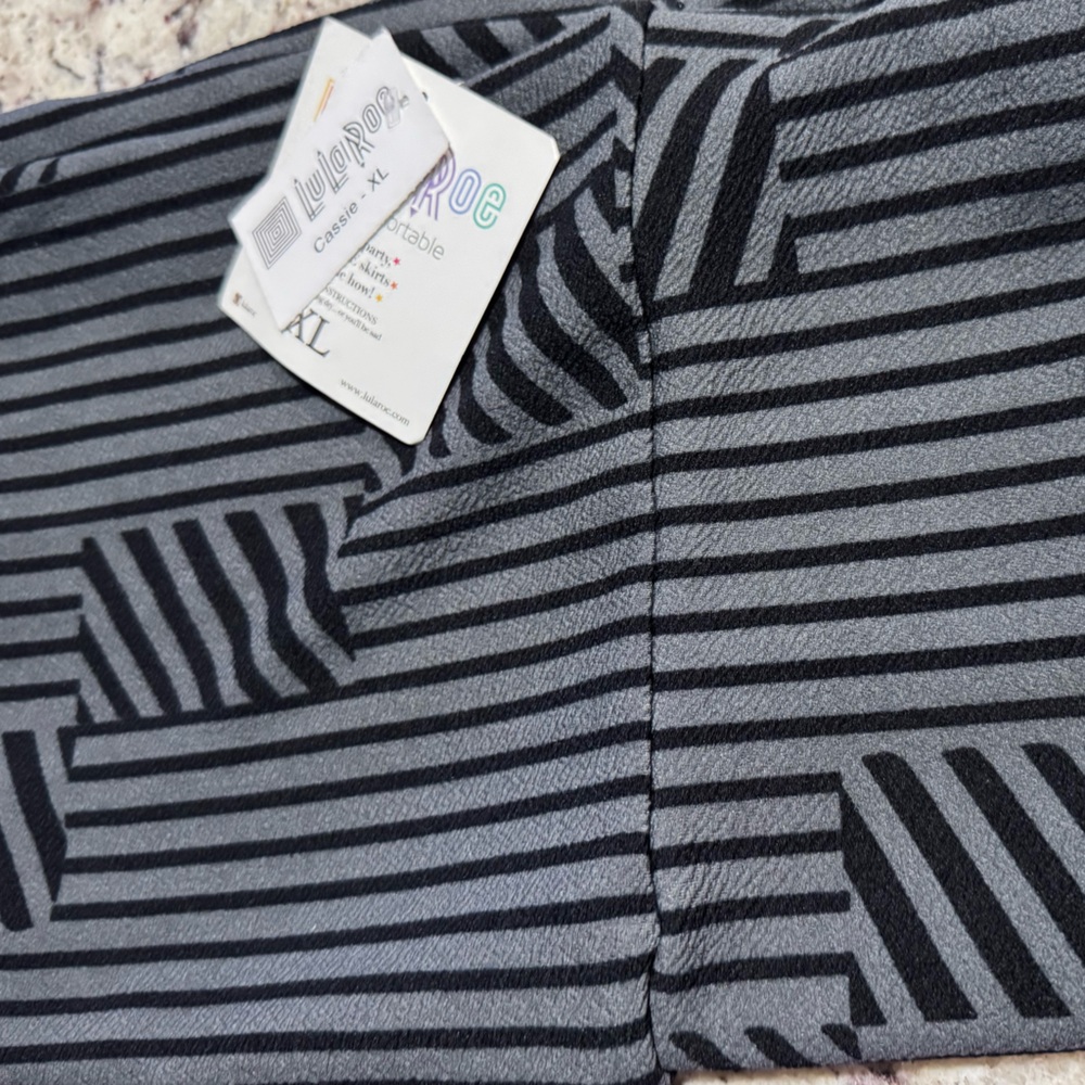 3 lularoe Cassie skirts 🆕 size XL bundle - Picture 12 of 12